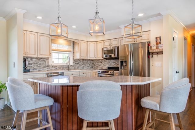 3 Knoll Rd, Fairfield Twp., NJ 07004