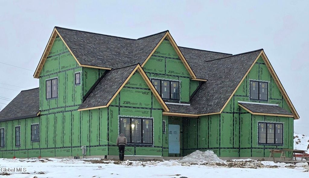 4 Faulkner Drive, Halfmoon, NY 12188