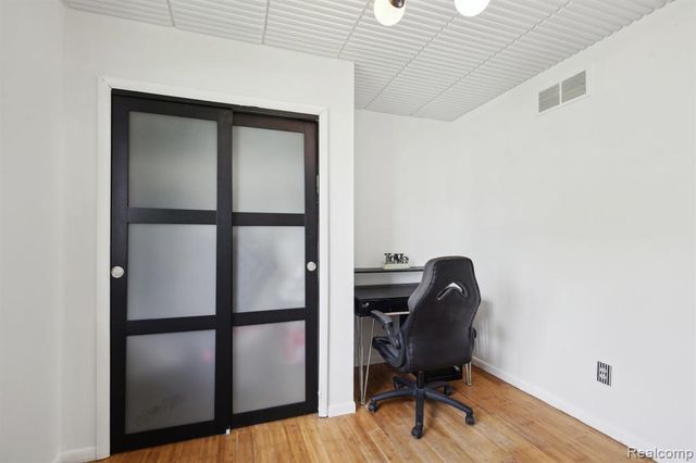 8286 Westminster Avenue, Warren, MI 48089