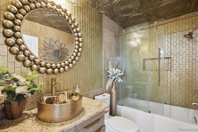 8286 Westminster Avenue, Warren, MI 48089