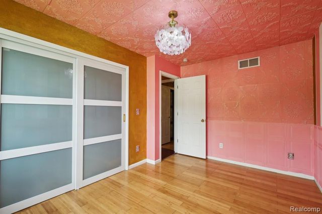 8286 Westminster Avenue, Warren, MI 48089