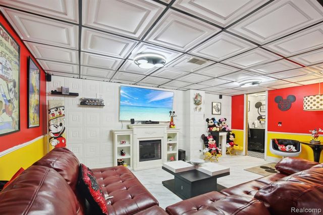 8286 Westminster Avenue, Warren, MI 48089