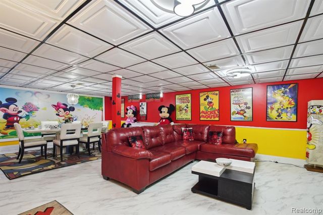 8286 Westminster Avenue, Warren, MI 48089