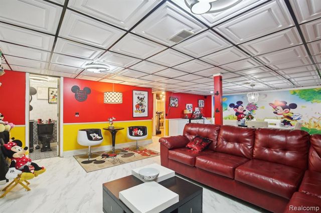 8286 Westminster Avenue, Warren, MI 48089