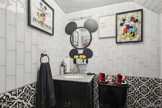 8286 Westminster Avenue, Warren, MI 48089