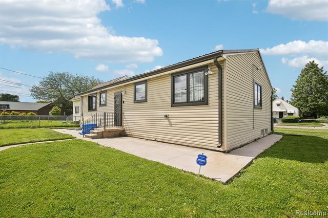 8286 Westminster Avenue, Warren, MI 48089