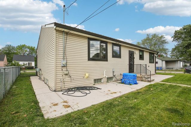 8286 Westminster Avenue, Warren, MI 48089