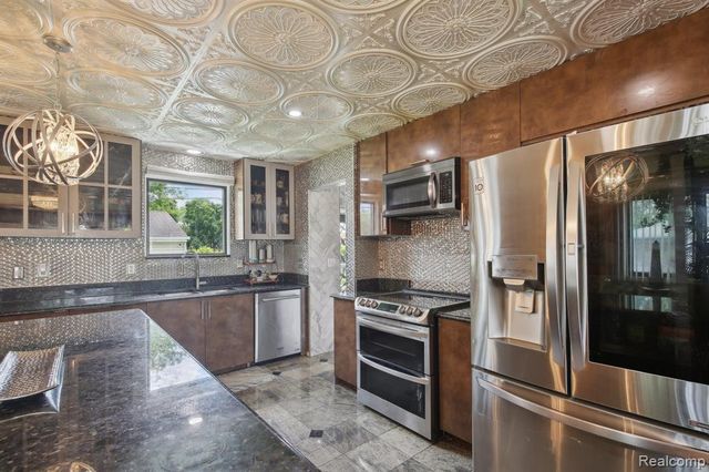 8286 Westminster Avenue, Warren, MI 48089