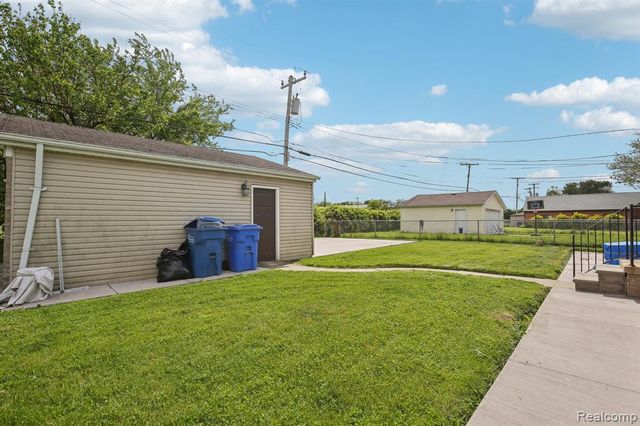 8286 Westminster Avenue, Warren, MI 48089