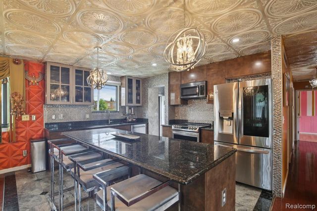 8286 Westminster Avenue, Warren, MI 48089