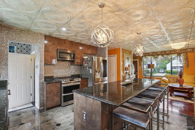 8286 Westminster Avenue, Warren, MI 48089