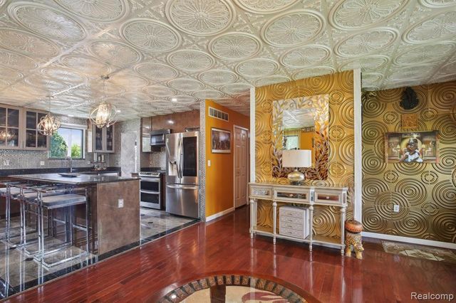 8286 Westminster Avenue, Warren, MI 48089