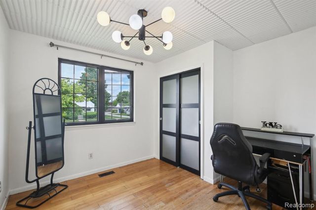 8286 Westminster Avenue, Warren, MI 48089