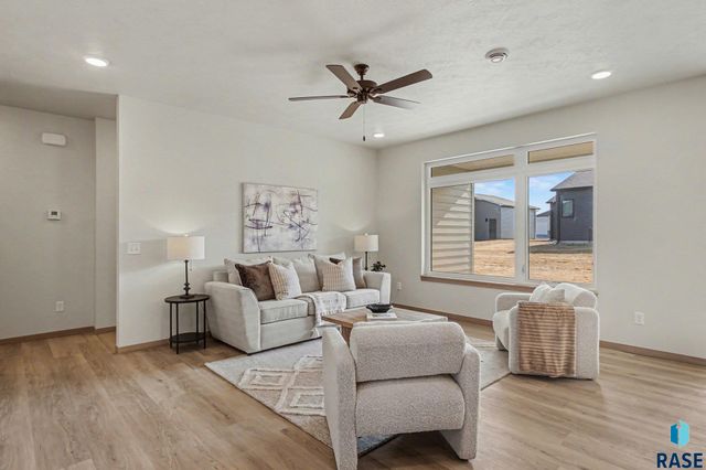 9201 W 43rd St Street, Sioux Falls, SD 57106