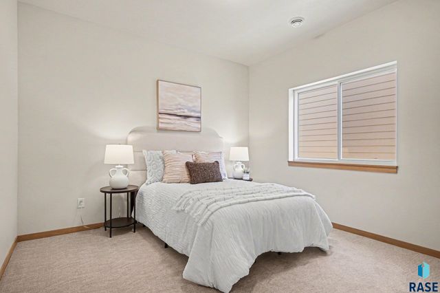 9201 W 43rd St Street, Sioux Falls, SD 57106