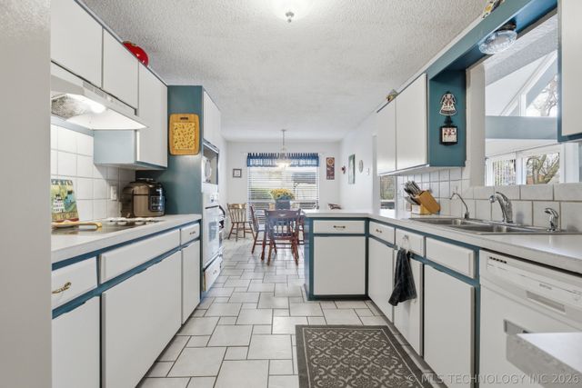 8714 S 69th East Avenue, Tulsa, OK 74133