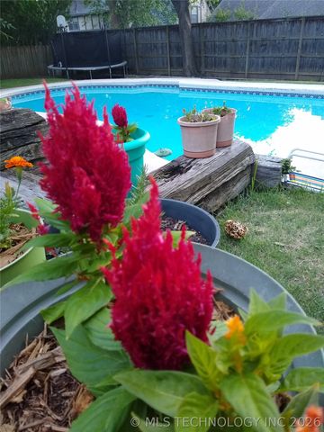 8714 S 69th East Avenue, Tulsa, OK 74133