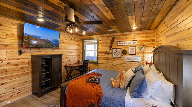 1501 Peach Tree Street, Pigeon Forge, TN 37862