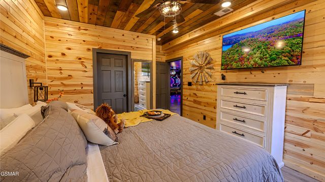 1501 Peach Tree Street, Pigeon Forge, TN 37862