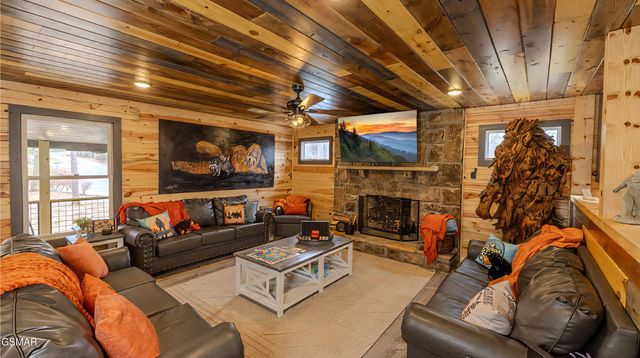 1501 Peach Tree Street, Pigeon Forge, TN 37862