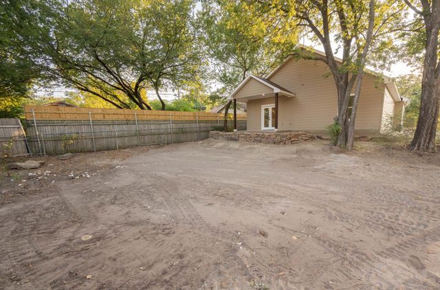 321 S Rusk, Weatherford, TX 76086