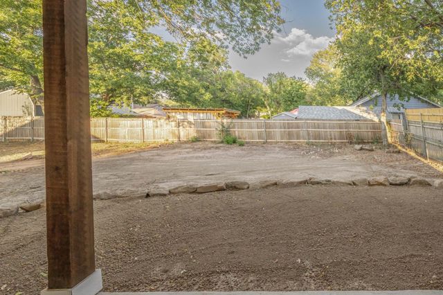 321 S Rusk, Weatherford, TX 76086