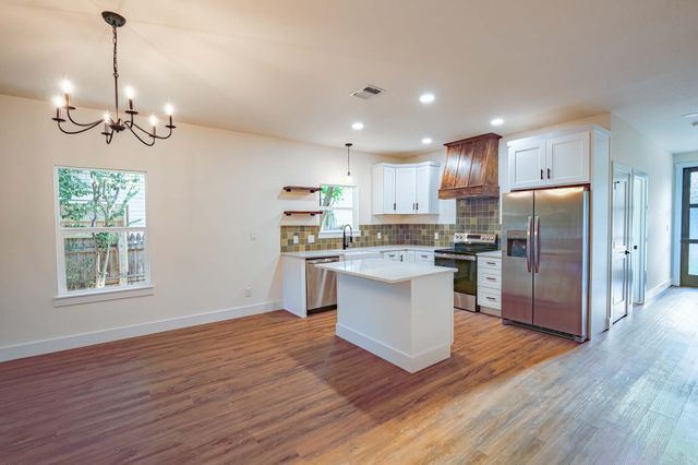 321 S Rusk, Weatherford, TX 76086