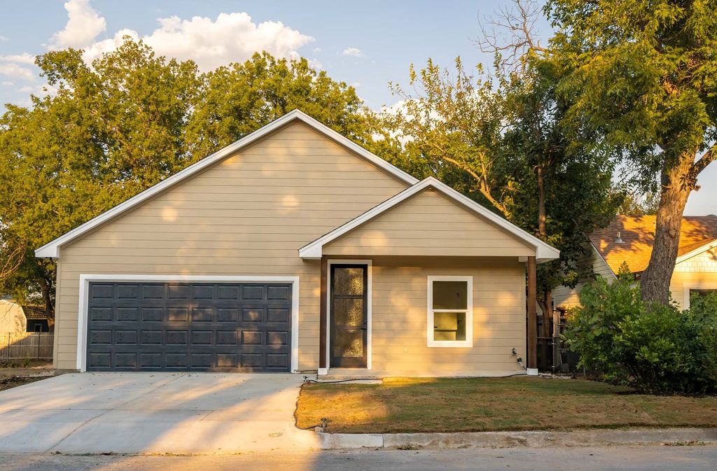 321 S Rusk, Weatherford, TX 76086 — photo 2