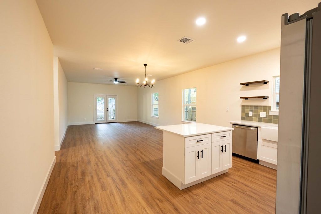 321 S Rusk, Weatherford, TX 76086 — photo 5