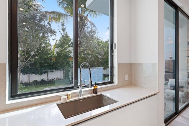 408 SE 2nd Street, Delray Beach, FL 33483
