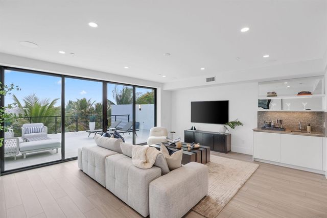 408 SE 2nd Street, Delray Beach, FL 33483