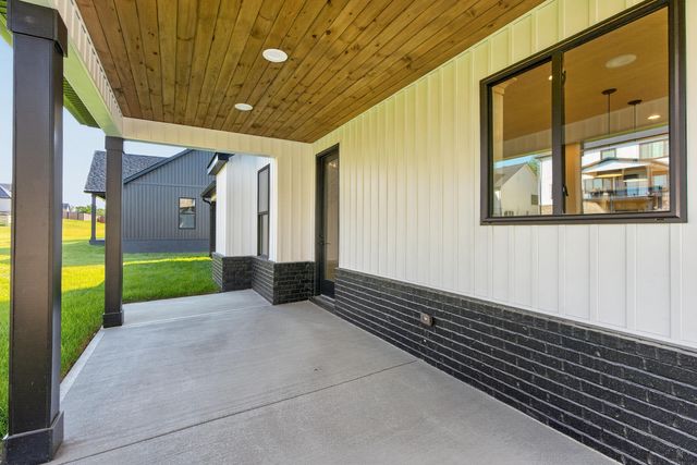 725 Azalea Lane, Versailles, KY 40383
