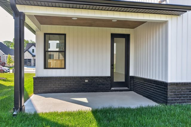 725 Azalea Lane, Versailles, KY 40383
