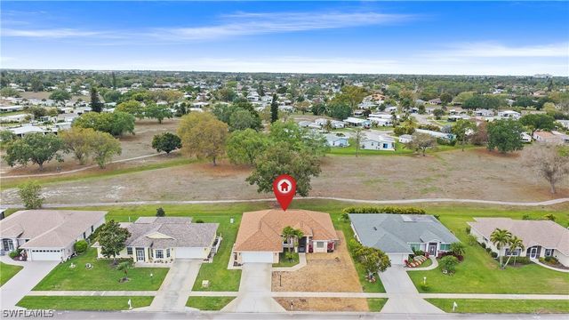 135 Estelle DR, Naples, FL 34112