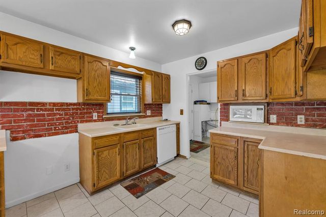 7411 N Vernon Street, Dearborn Heights, MI 48127