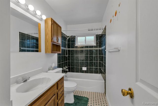 7411 N Vernon Street, Dearborn Heights, MI 48127