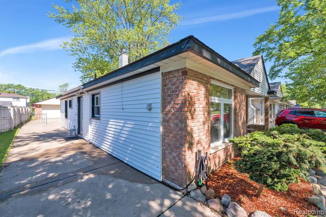 7411 N Vernon Street, Dearborn Heights, MI 48127