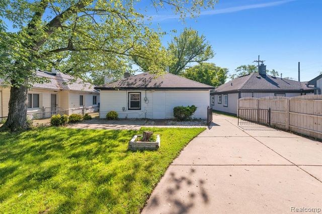 7411 N Vernon Street, Dearborn Heights, MI 48127