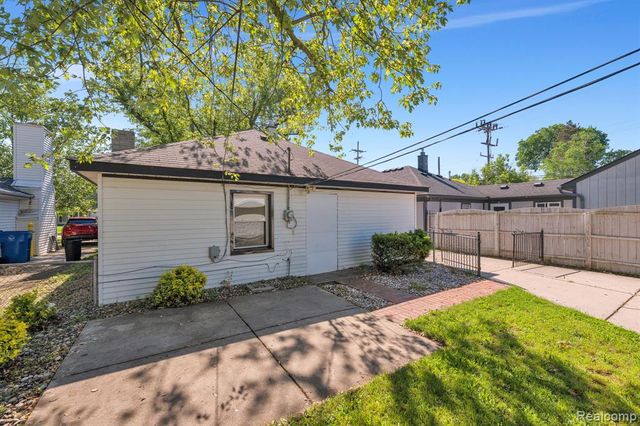 7411 N Vernon Street, Dearborn Heights, MI 48127
