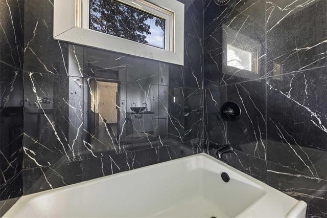 7305 E 86TH Street, Kansas City, MO 64138
