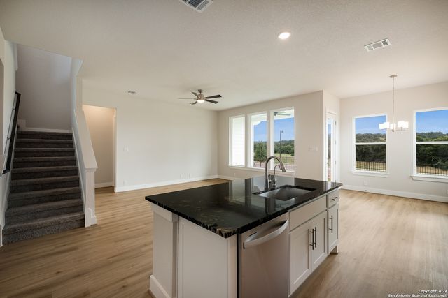 1812 Weinnacht, New Braunfels, TX 78132