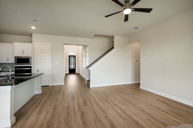 1812 Weinnacht, New Braunfels, TX 78132