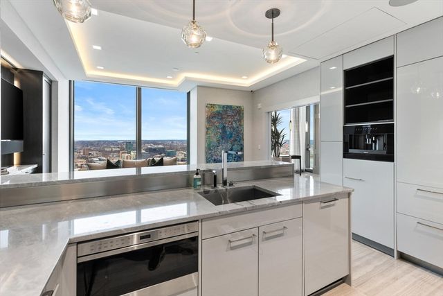 1 Dalton St 3801, Boston, MA 02115