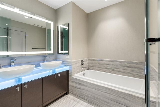 1 Dalton St 3801, Boston, MA 02115