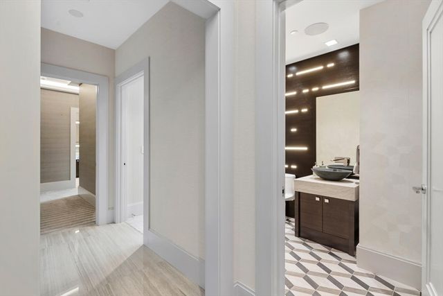 1 Dalton St 3801, Boston, MA 02115