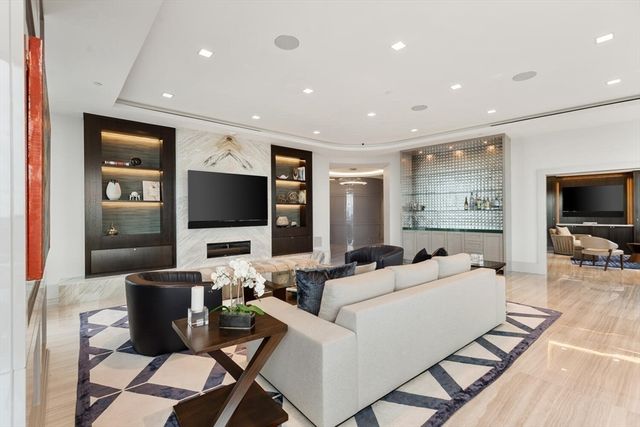 1 Dalton St 3801, Boston, MA 02115