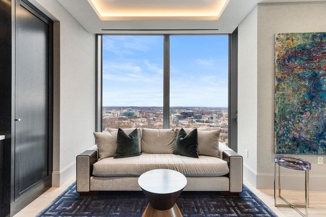 1 Dalton St 3801, Boston, MA 02115