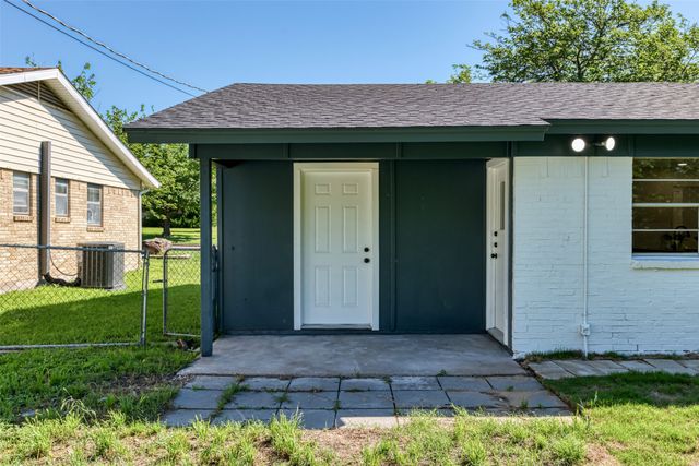 617 NW Newton Drive, Burleson, TX 76028