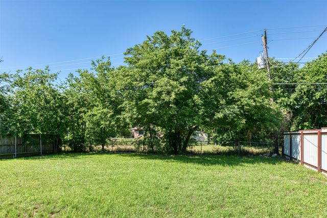 617 NW Newton Drive, Burleson, TX 76028