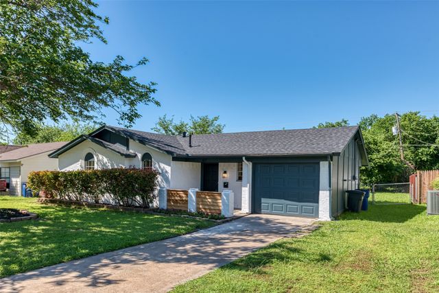 617 NW Newton Drive, Burleson, TX 76028